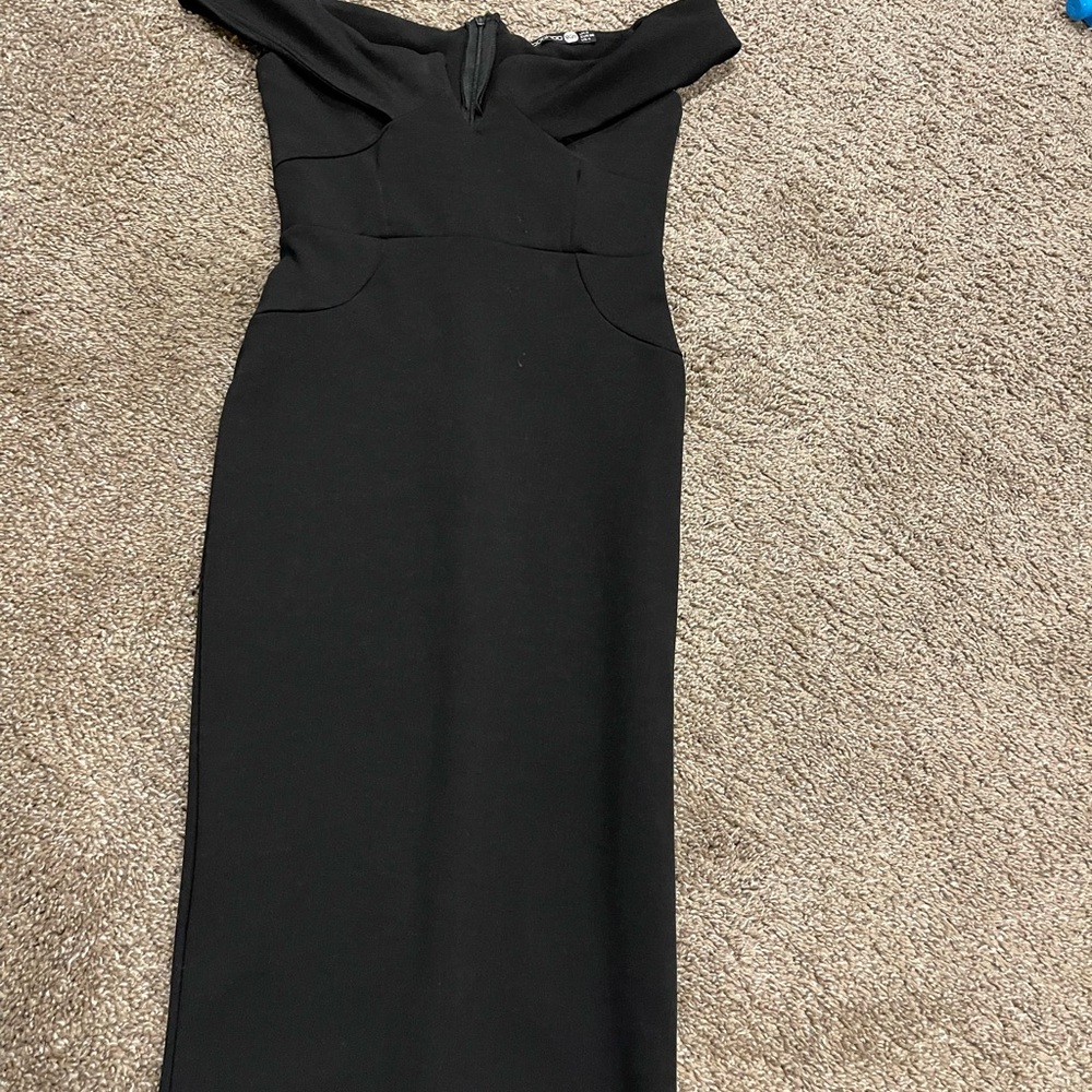 Boohoo Size 4 off shoulder dress